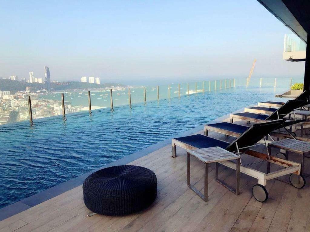 The Base Central Pattaya Seaview エクステリア 写真